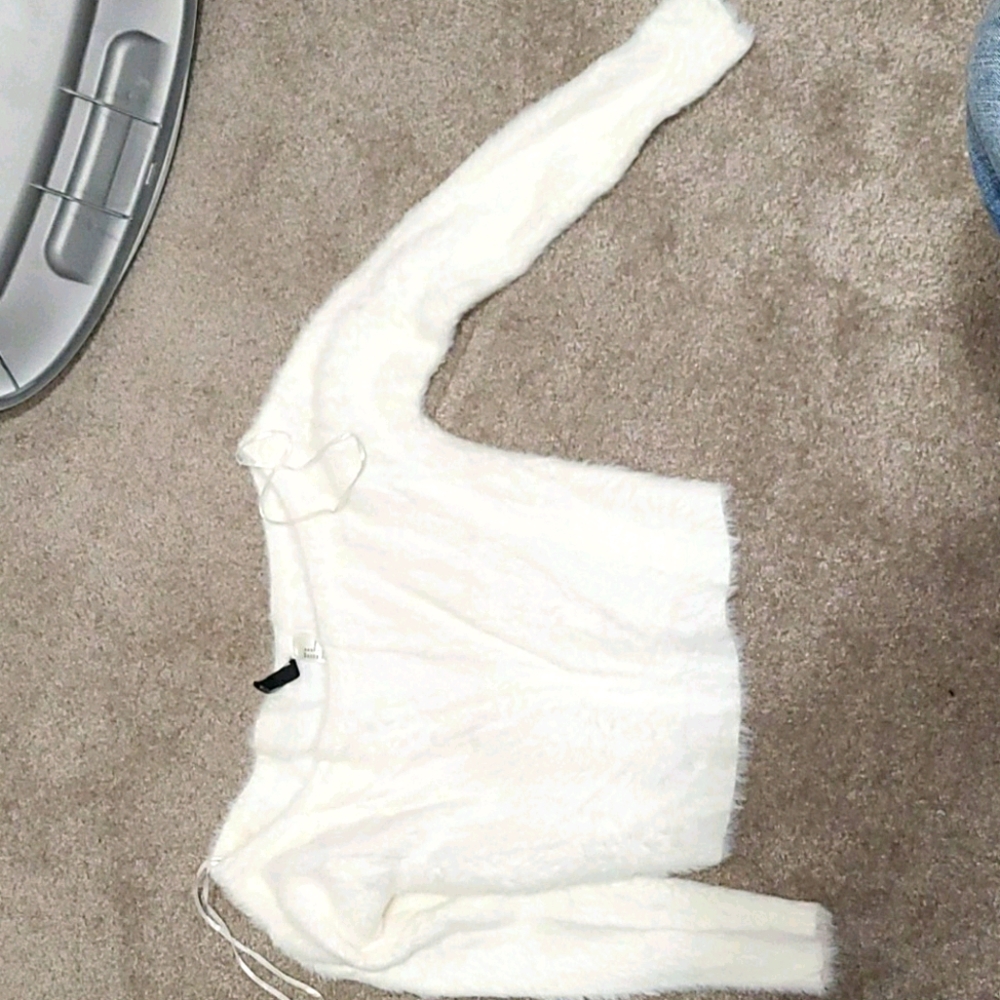 DIVIDED warm sweater. Woman's